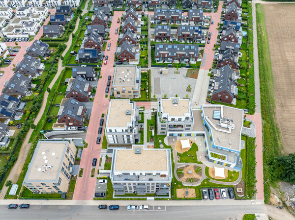 Die Wohnungen sind unter anderem mit Fußbodenheizung, bodengleichen Duschen, Terrassen und Balkonen ausgestattet. Foto: Tim Kögler